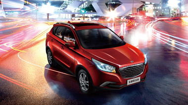 外观：新圣达菲夜景红车大图