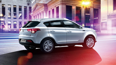 外观：新圣达菲侧后方高清大图