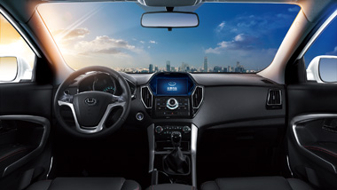 内饰：新圣达菲游艇式驾驶舱